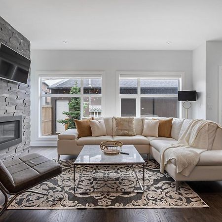 Contemporary Luxury 4 Bedroom House Near Downtown 卡加利 外观 照片