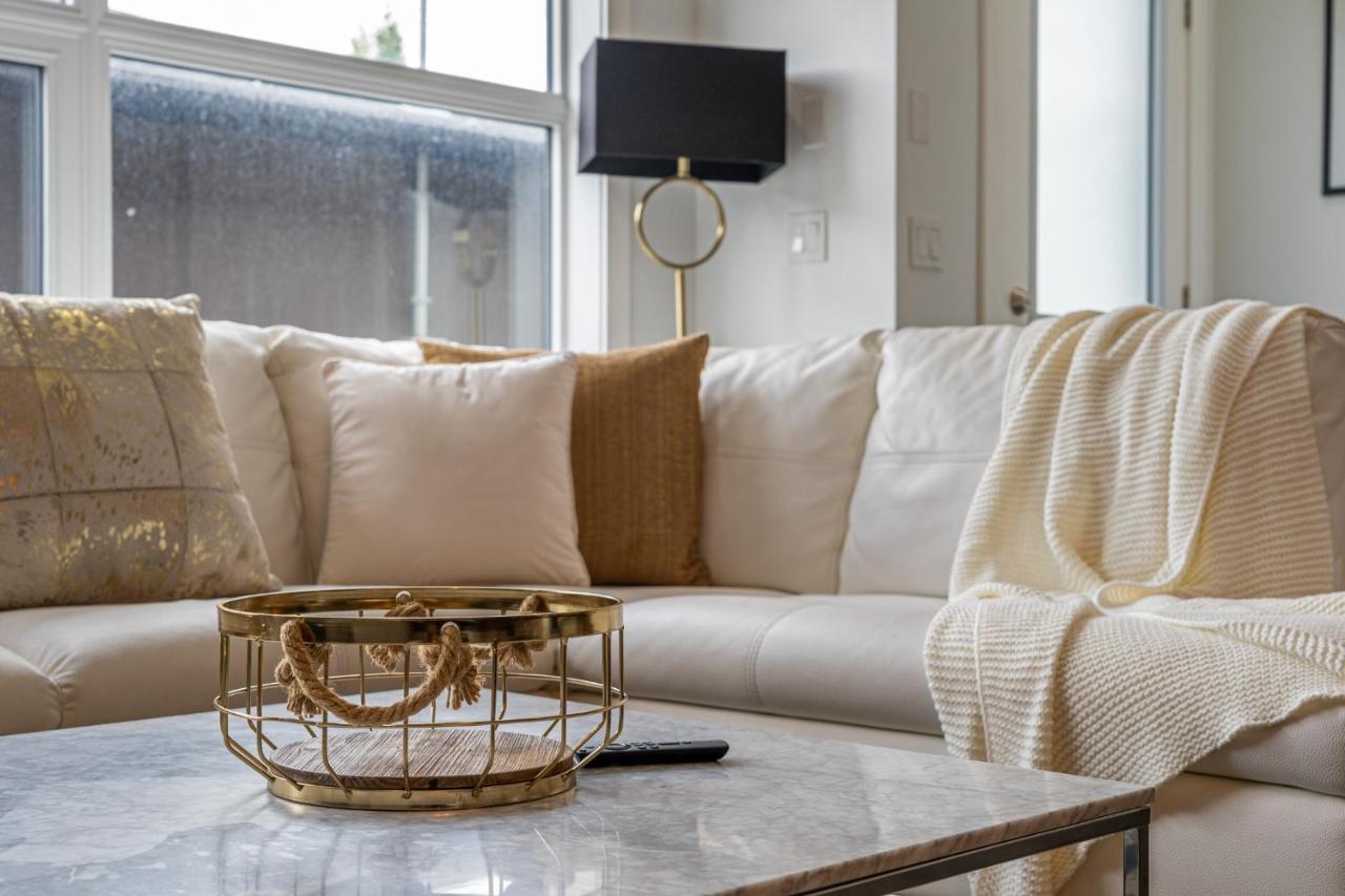 Contemporary Luxury 4 Bedroom House Near Downtown 卡加利 外观 照片