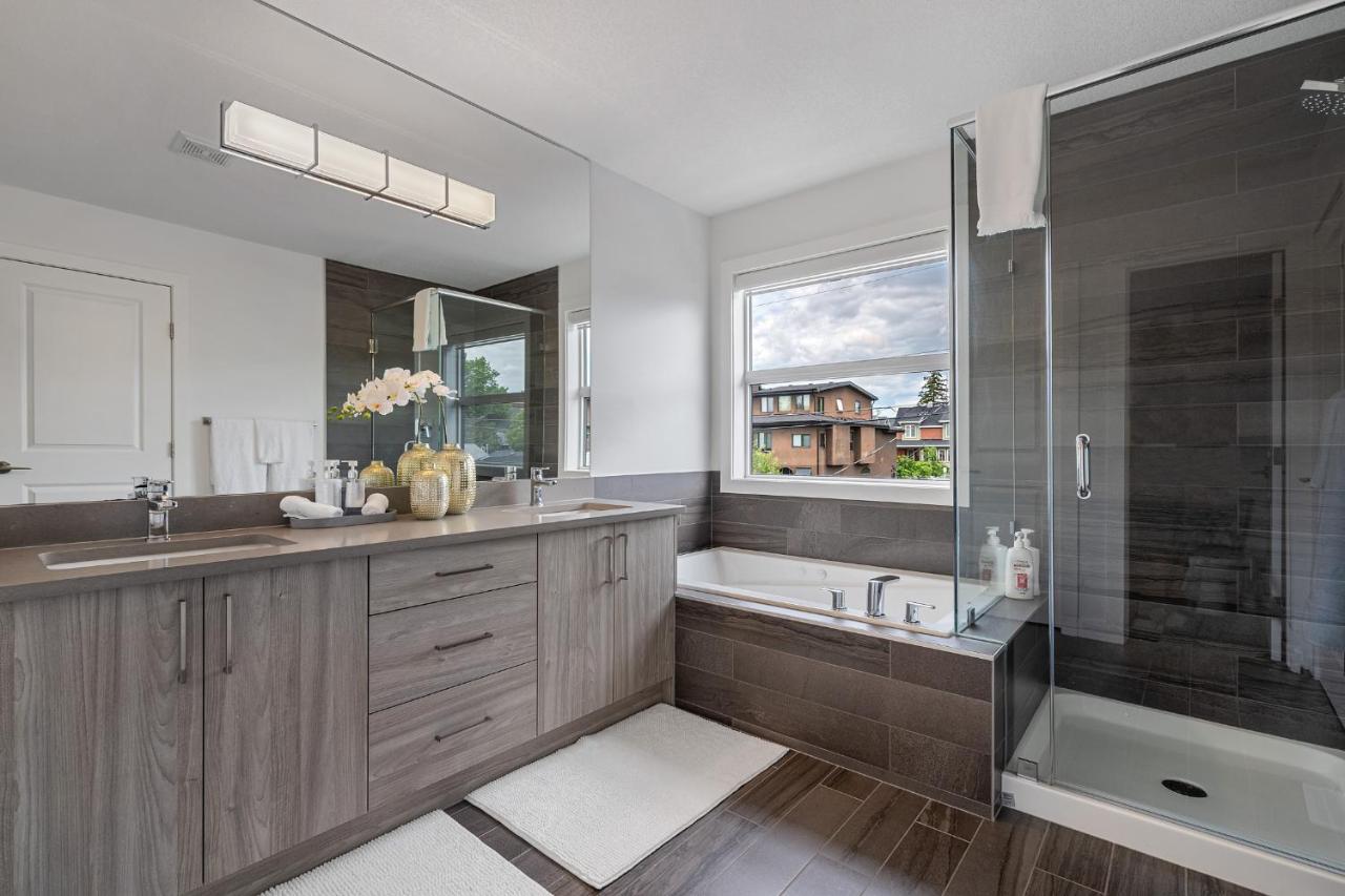 Contemporary Luxury 4 Bedroom House Near Downtown 卡加利 外观 照片