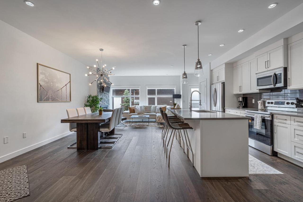 Contemporary Luxury 4 Bedroom House Near Downtown 卡加利 外观 照片