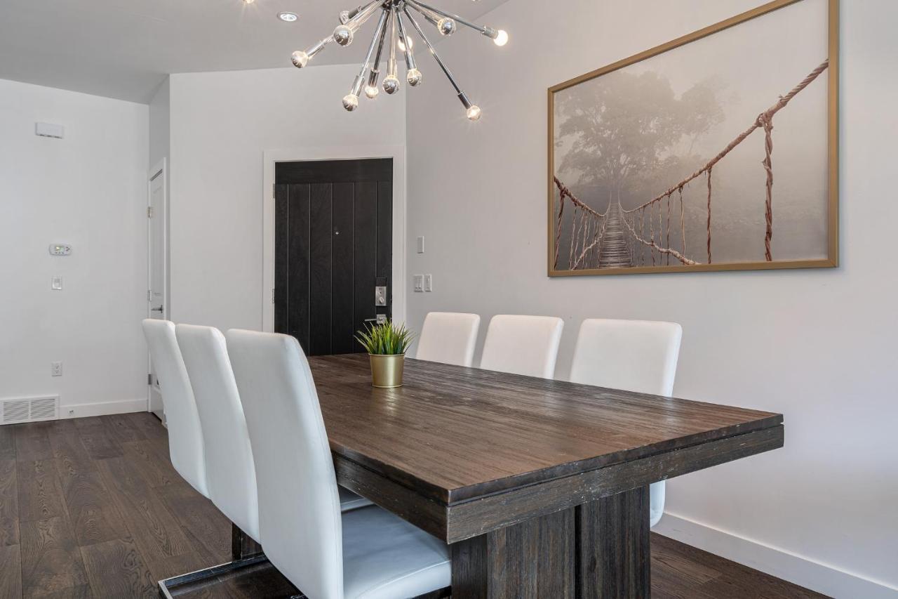 Contemporary Luxury 4 Bedroom House Near Downtown 卡加利 外观 照片