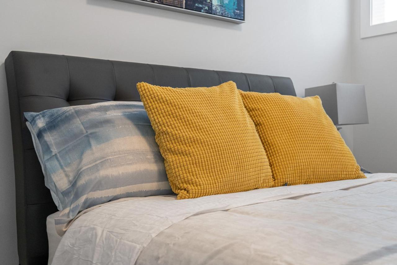Contemporary Luxury 4 Bedroom House Near Downtown 卡加利 外观 照片