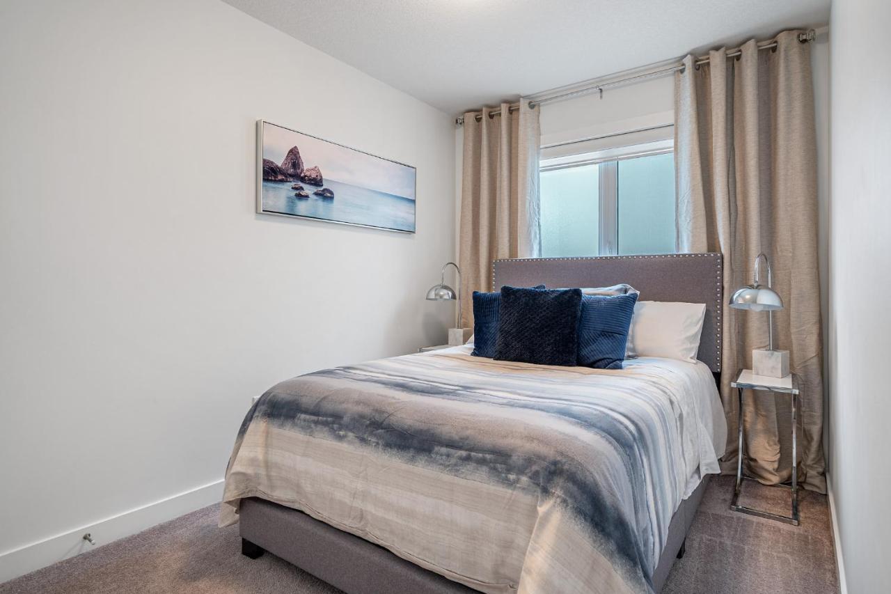 Contemporary Luxury 4 Bedroom House Near Downtown 卡加利 外观 照片