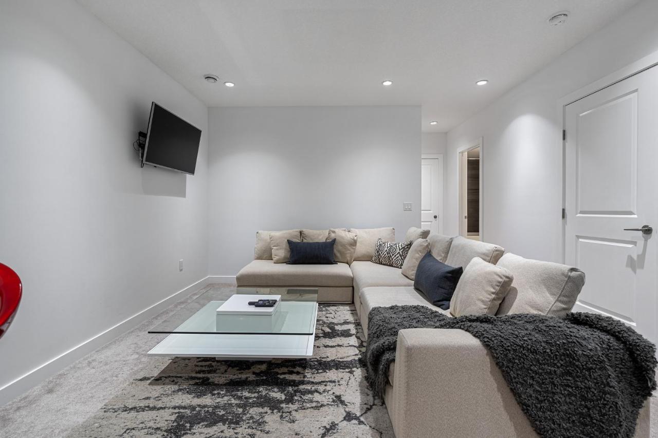 Contemporary Luxury 4 Bedroom House Near Downtown 卡加利 外观 照片