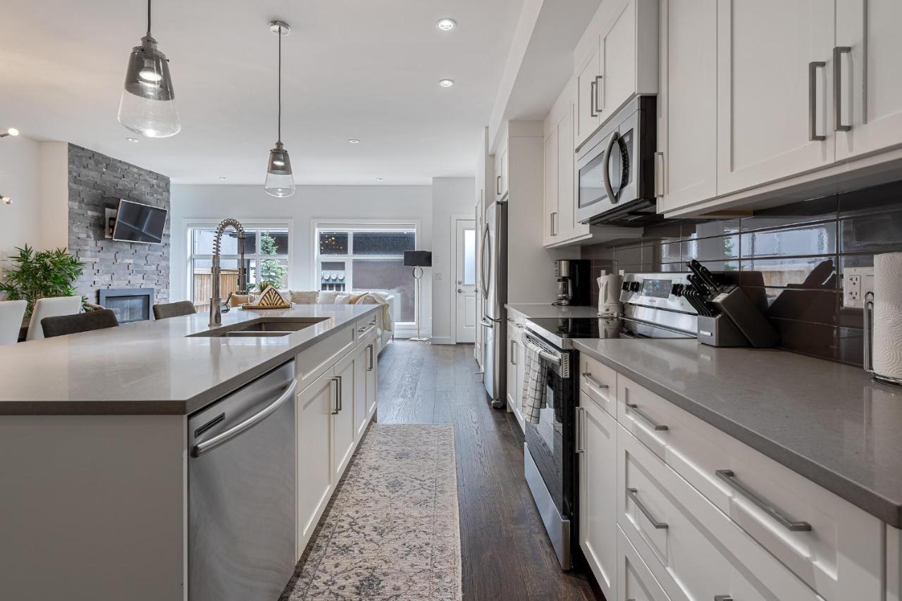 Contemporary Luxury 4 Bedroom House Near Downtown 卡加利 外观 照片